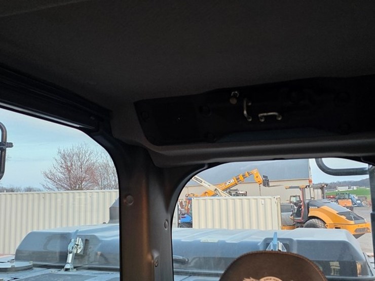 2022-case-cx250d-image-81