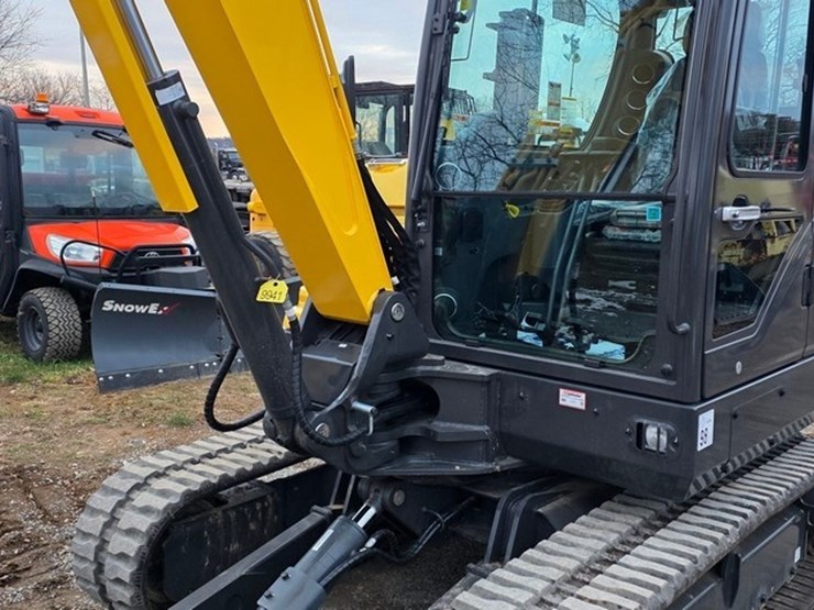 2020-new-holland-e57c-image-36