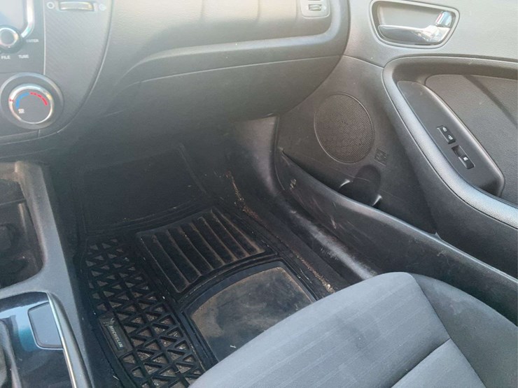 2017-kia-forte-lx-/-s-sedan-4d-image-16