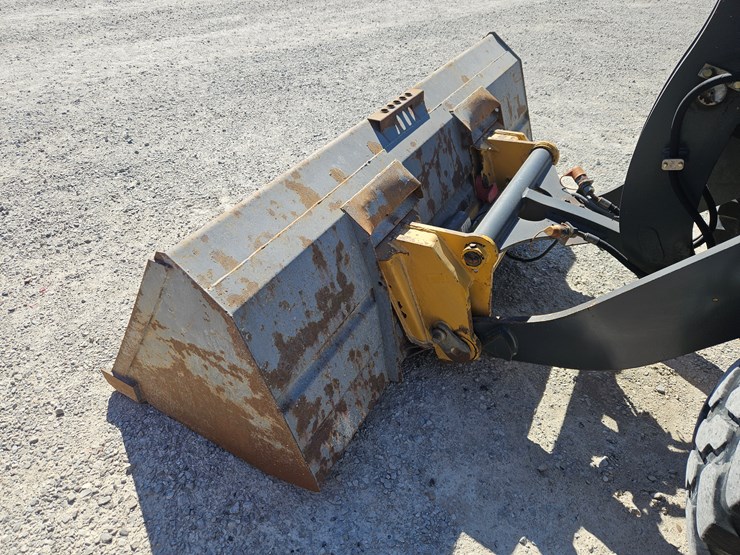 2013-deere-204k-image-21