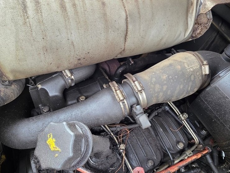 2010-new-holland-c185-image-42