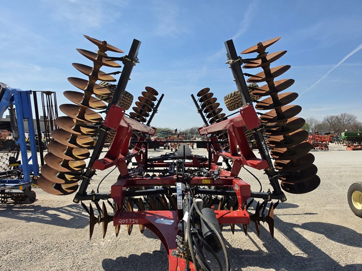 2021-case-ih-345-image-3