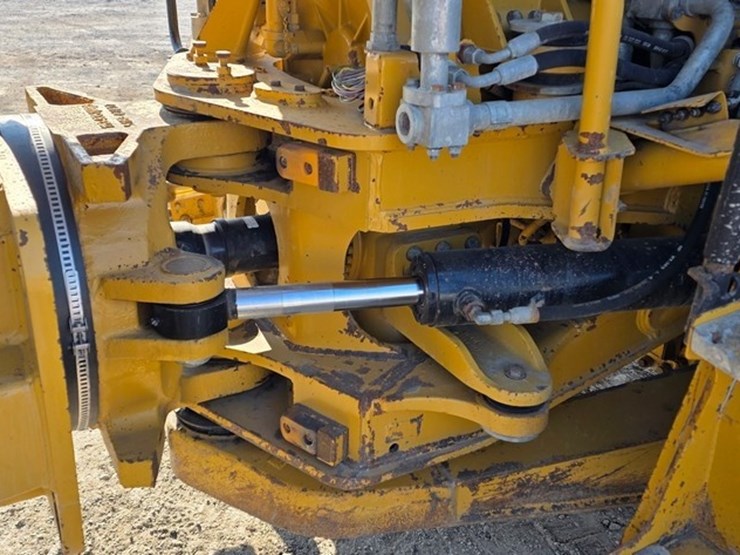 2014-caterpillar-740b-image-47