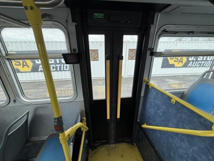 2012-gillig-40'-electric-transit-bus-image-23