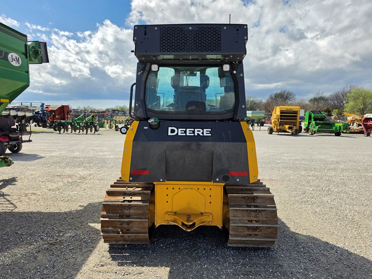 2023-deere-450-lgp-image-17