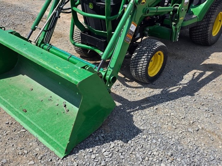 2014-john-deere-1025r-image-22