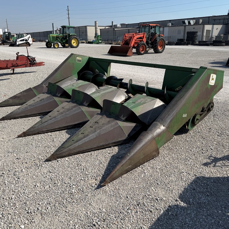 JOHN DEERE 444