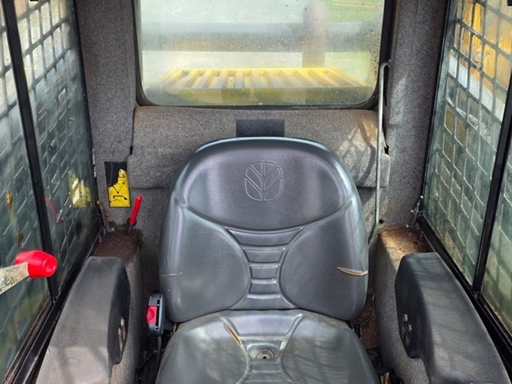 2010-new-holland-c185-image-47