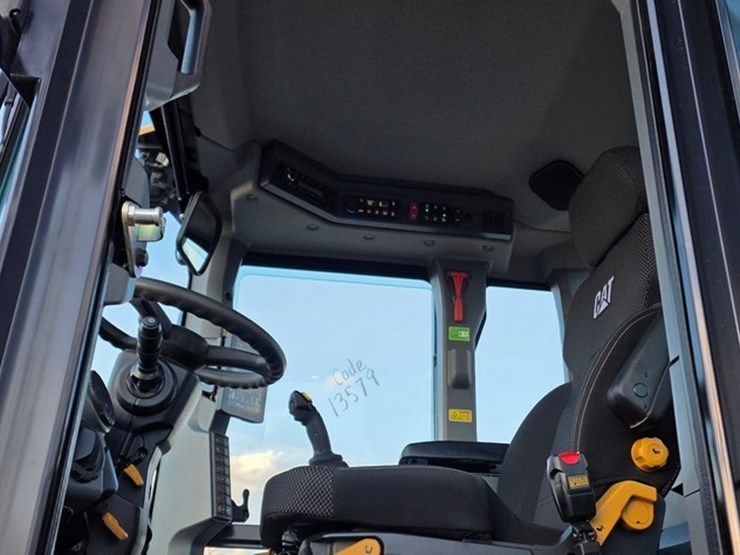 2024-caterpillar-930-image-63