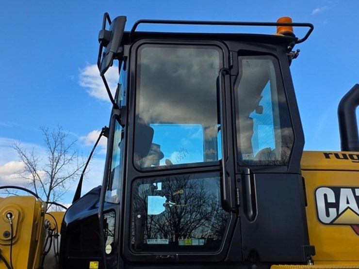 2024-caterpillar-930-image-17