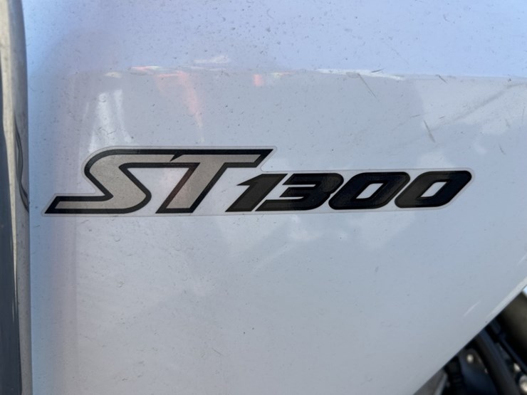 2012-honda-st1300-motorcycle-image-10