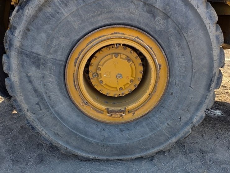 2014-caterpillar-740b-image-49