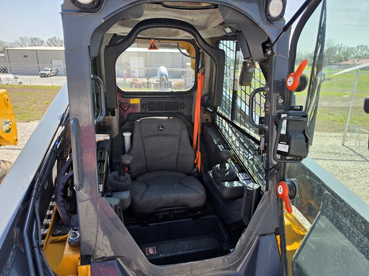 2023-deere-333g-image-7