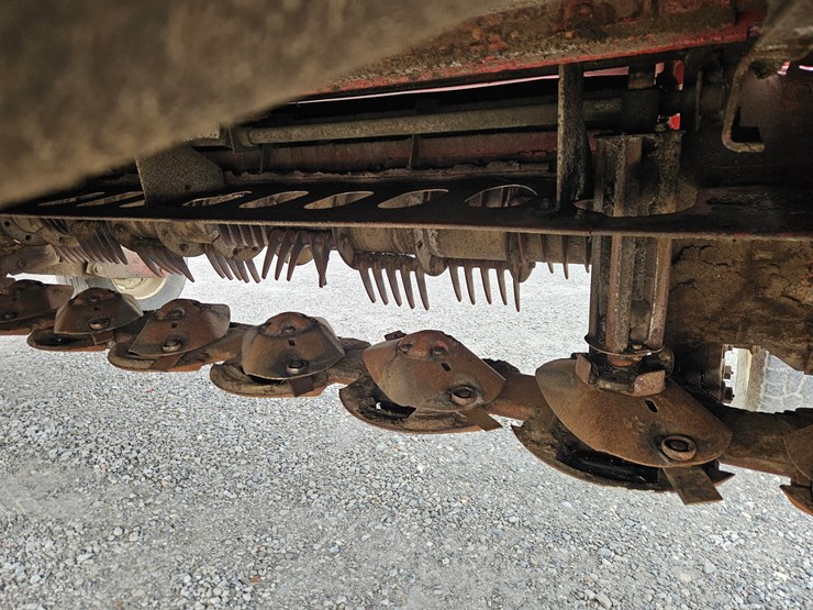 2014-new-holland-h7550-image-11