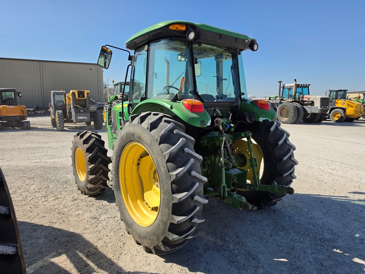 2011-john-deere-6140d-image-11
