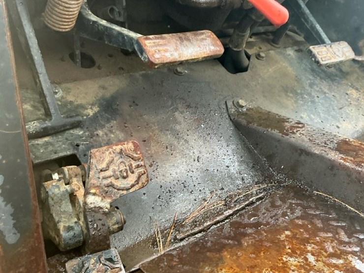 1989-john-deere-640d-image-17