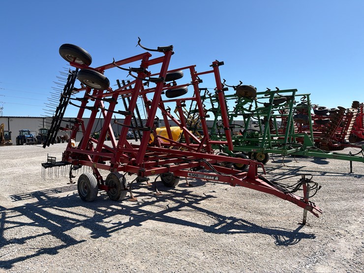 case-ih-4300-image-1