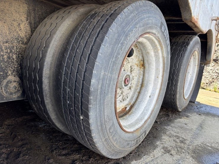 1991-columbia-tri-axle-possum-belly-chip-trailer-image-10