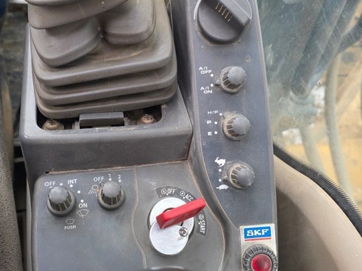 2012-deere-200d-lc-image-83