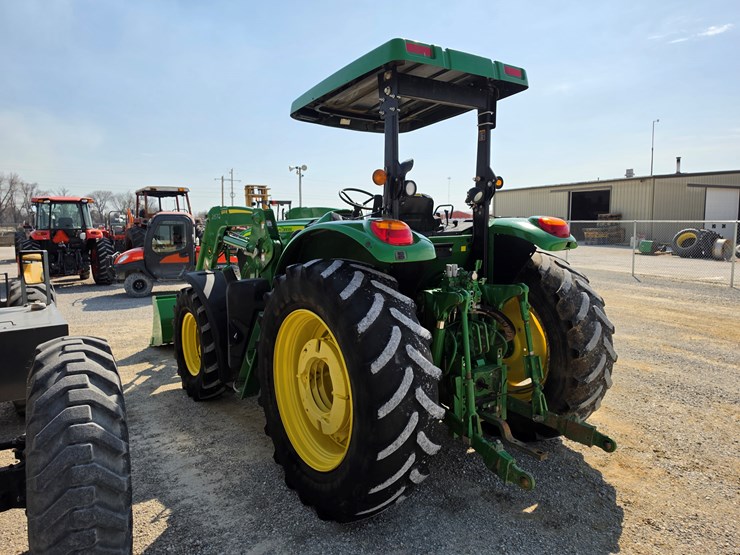 2017-john-deere-6110m-image-15