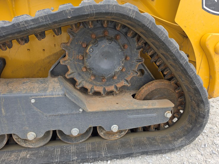 2023-deere-317g-image-15