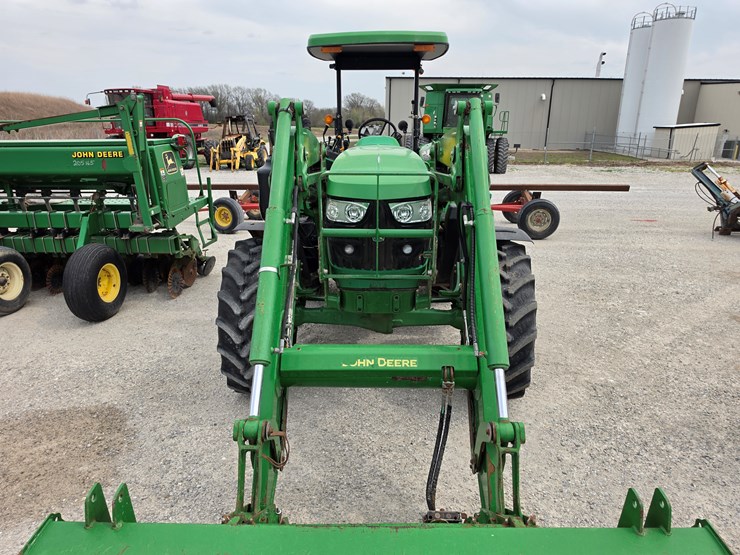 2017-john-deere-6120m-image-4