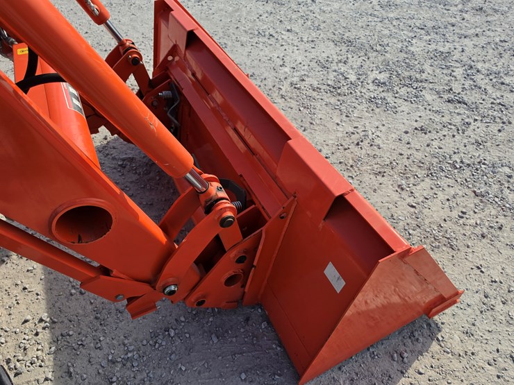 2022-kubota-m7060-image-24