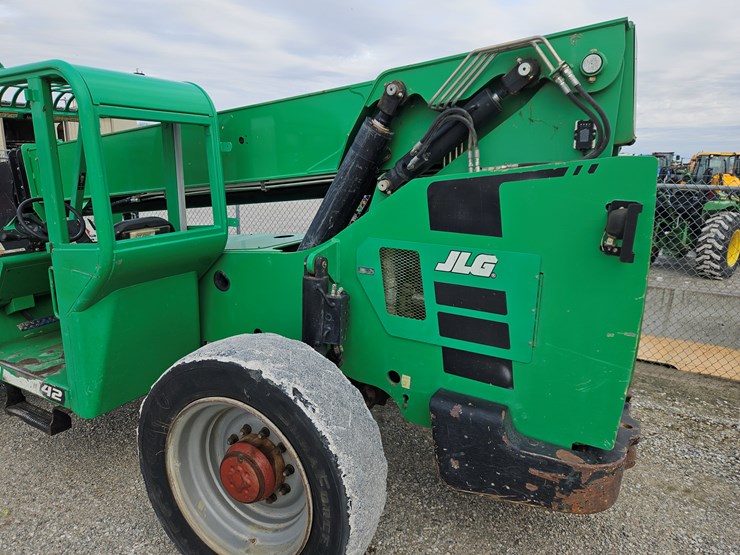 2016-jlg-8042-image-12