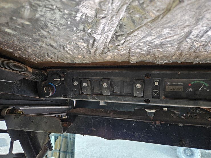 2006-deere-320-image-10