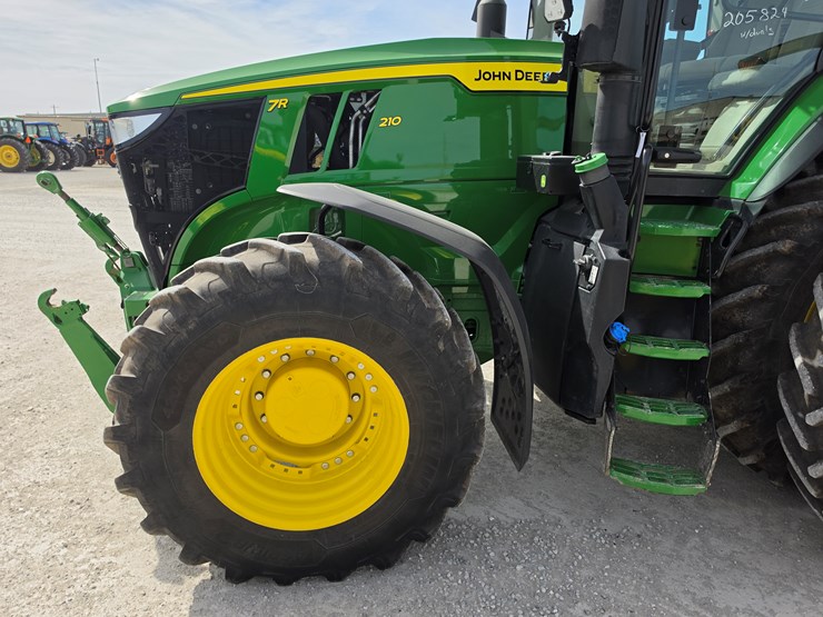 2021-john-deere-7r-210-image-20