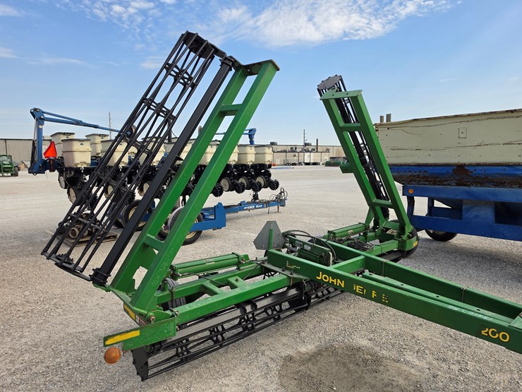 2004-john-deere-200-image-10