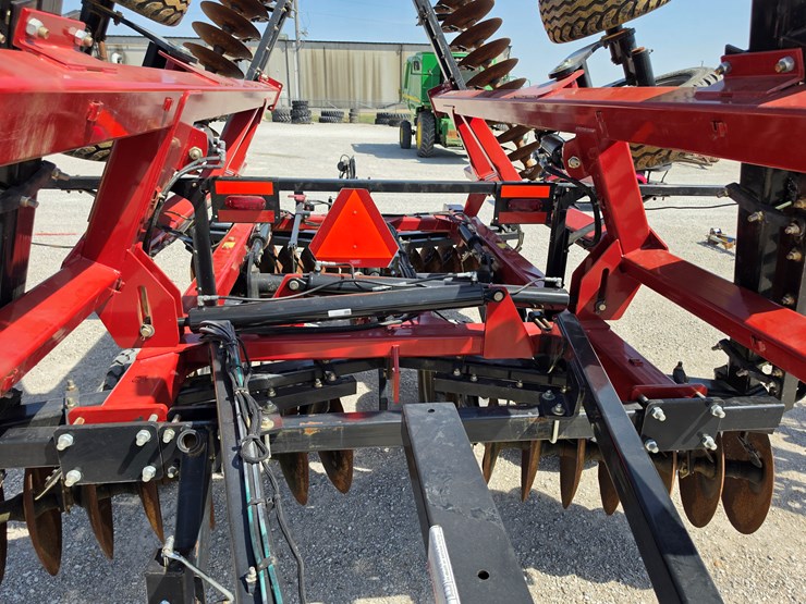 2021-case-ih-345-image-11