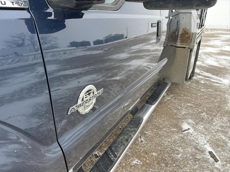 2016-ford-f350-xlt-image-11