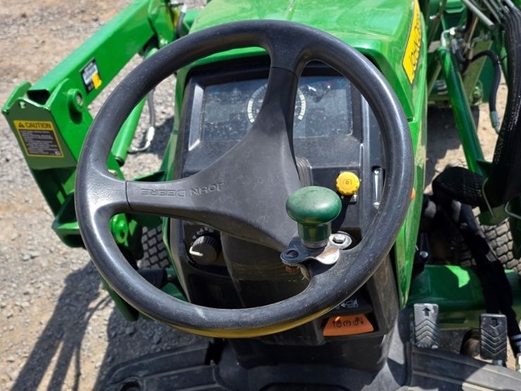 2014-john-deere-1025r-image-37