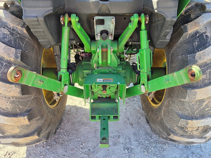 2018-john-deere-4052m-image-17