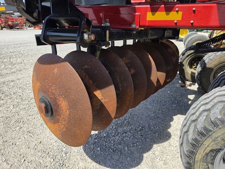 2021-case-ih-345-image-7