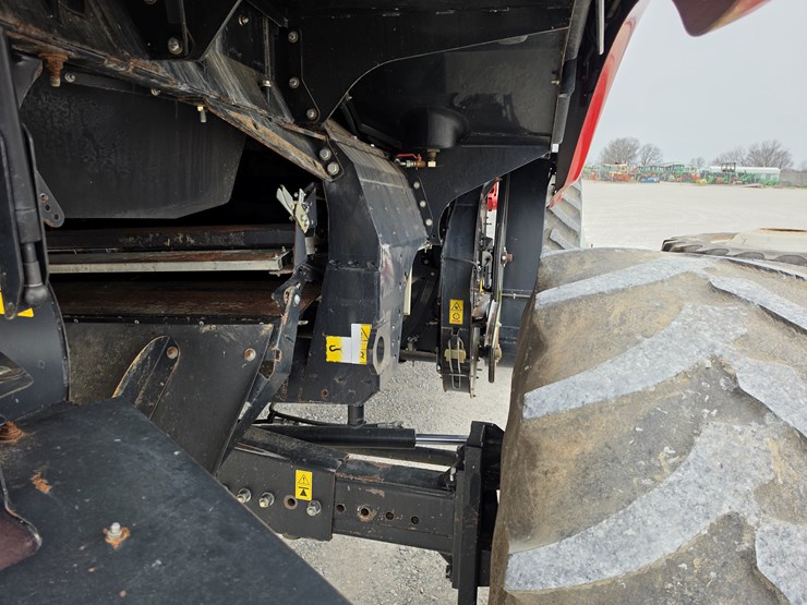 2013-case-ih-8230-image-25