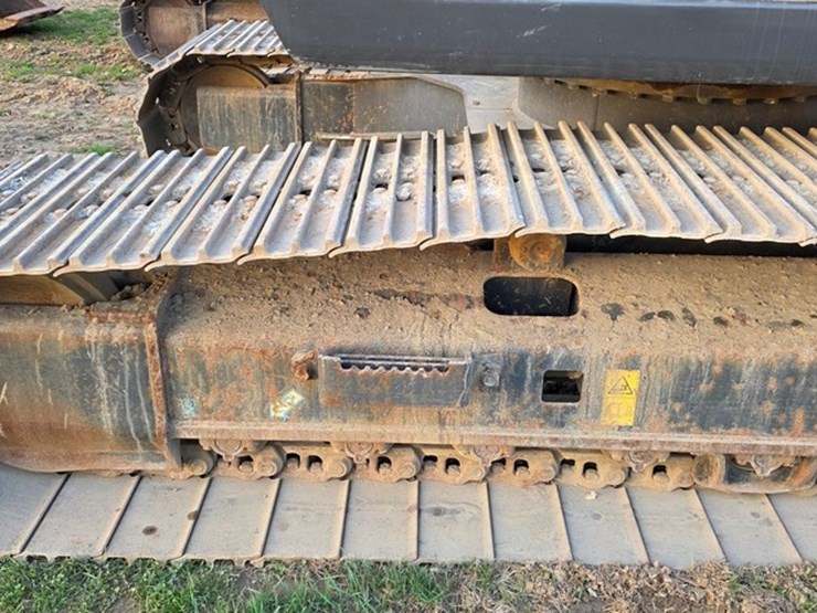 2022-case-cx250d-image-35