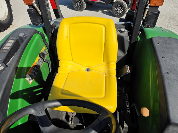 2018-john-deere-4052m-image-10