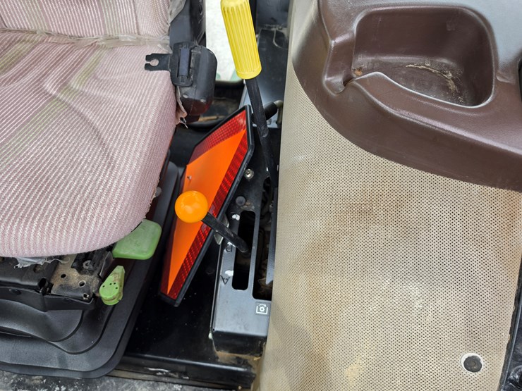 2009-john-deere-6115d-image-19