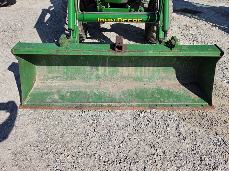 2018-john-deere-4052m-image-3