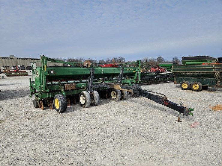 2001-john-deere-1530-image-1