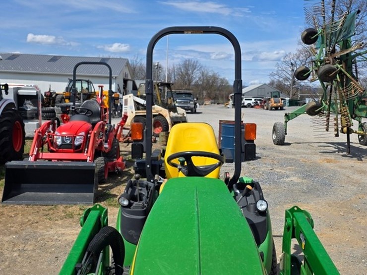 2014-john-deere-1025r-image-27