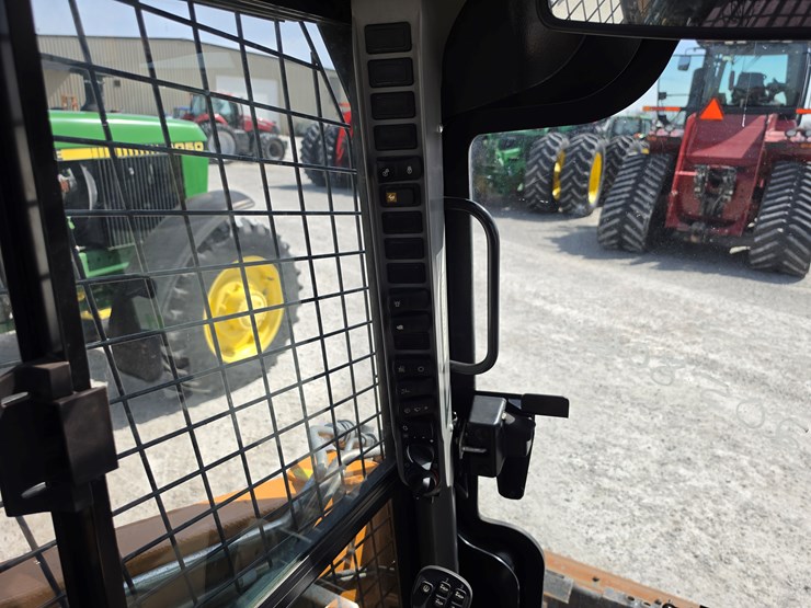 2023-case-tv450b-image-10