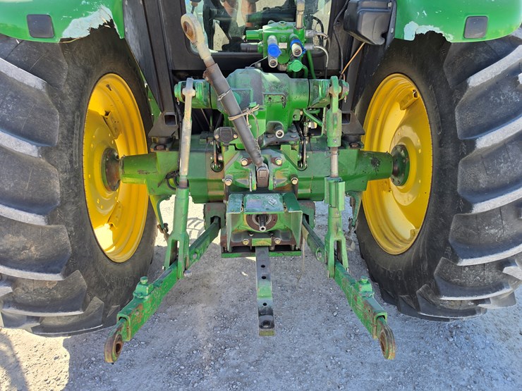 2011-john-deere-6140d-image-14