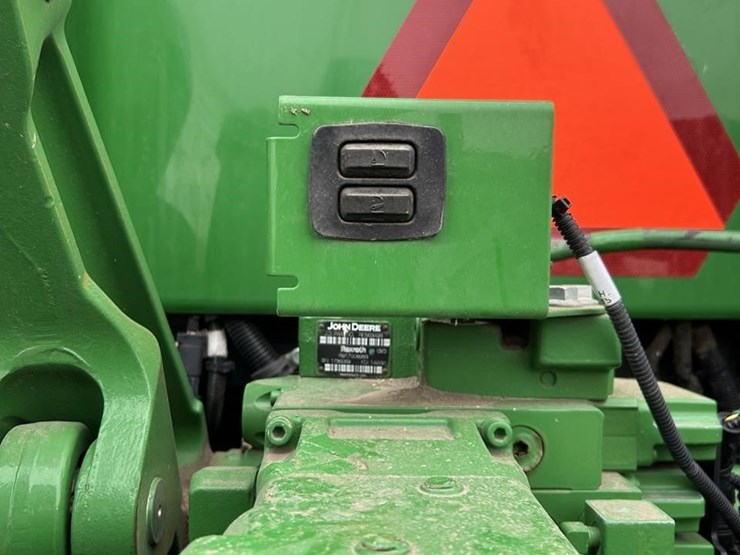 2014-john-deere-8320r-image-42