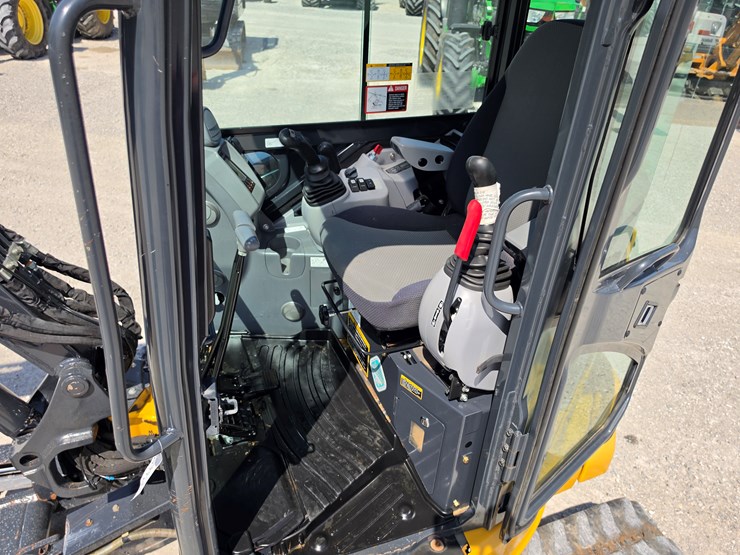 2022-deere-35g-image-8