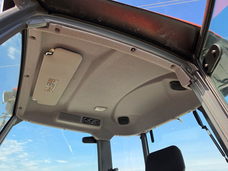 2022-kubota-m7060-image-10