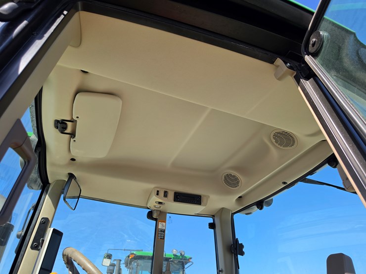 2020-john-deere-6110m-image-5