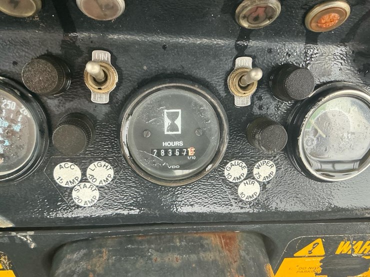 1989-john-deere-640d-image-23